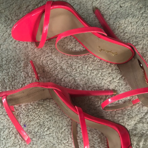 New pink Stilettos - Picture 1 of 3